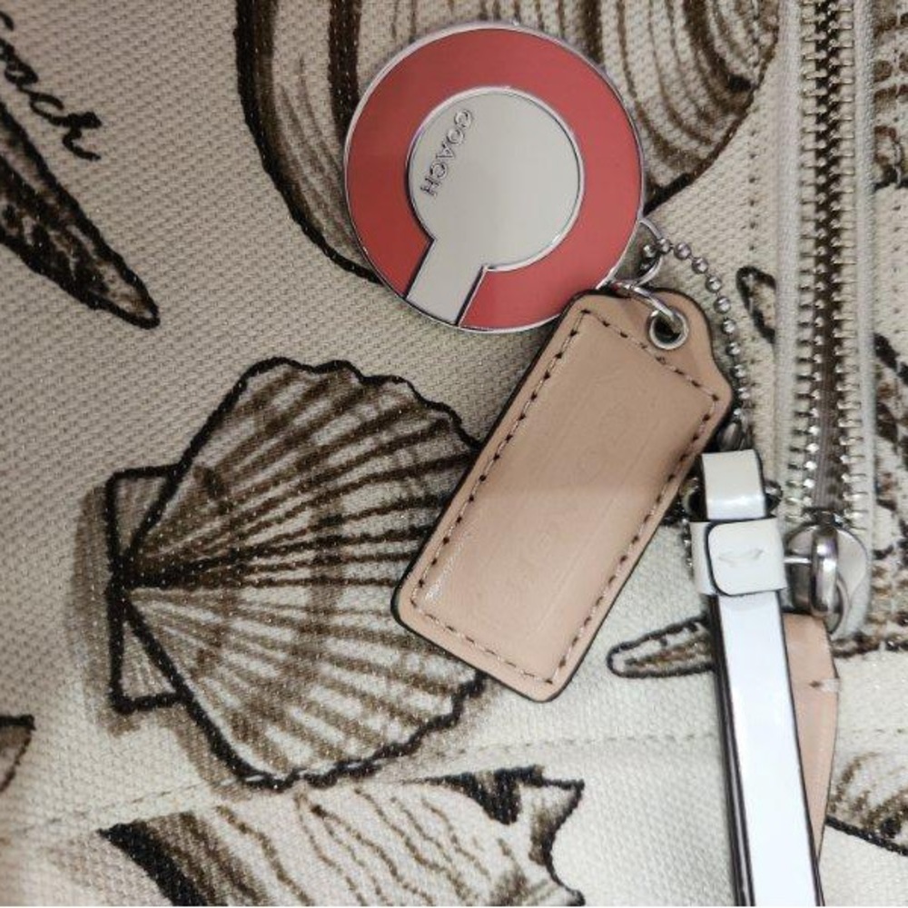 Coach Signature Stripe Shell Print Beach Starfish Canvas Beach Tote F27782 - Picture 6 of 8
